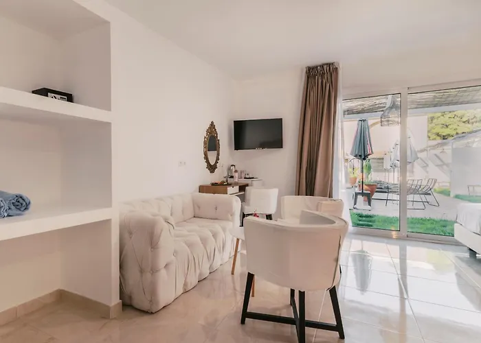 Bamboo - Adults Only 4*