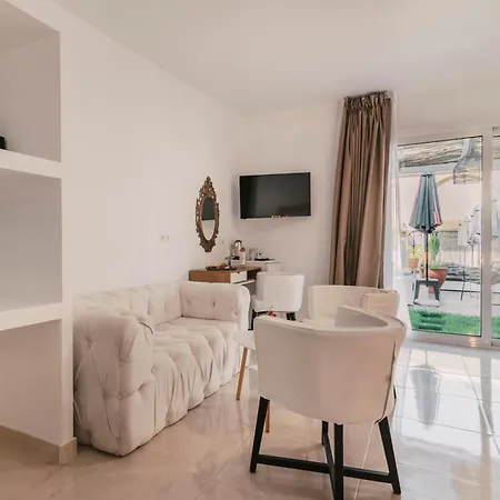 Bamboo Suites Hotel - Adults Only 4*