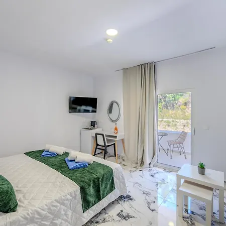 Bamboo Suites Hotel - Adults Only