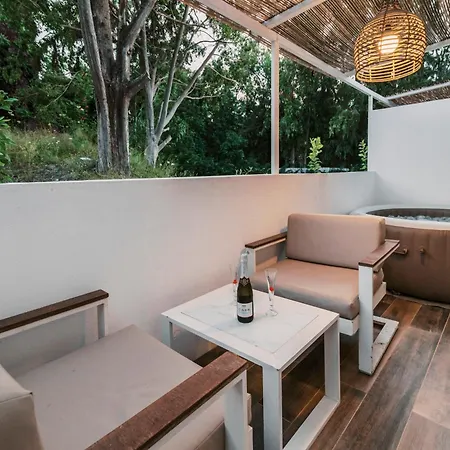 호텔 Bamboo - Adults Only 이알리소스